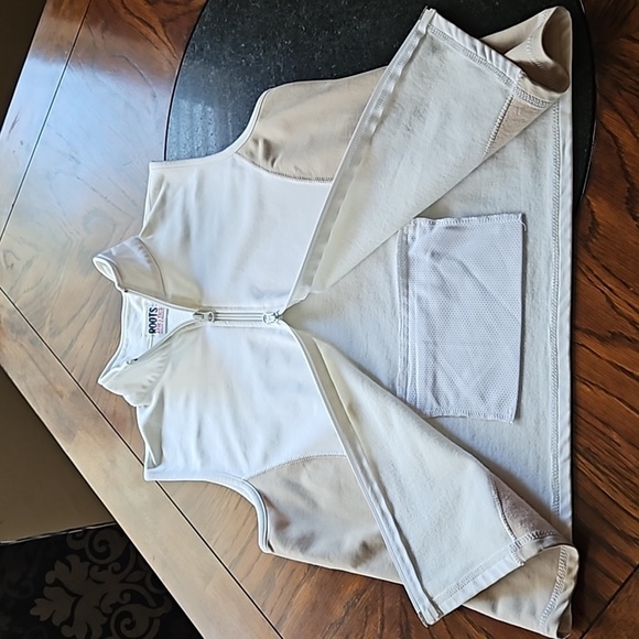 Roots Athletics Sleeveless Vest w/ Two-Way Zip, Est. Large - Picture 11 of 15